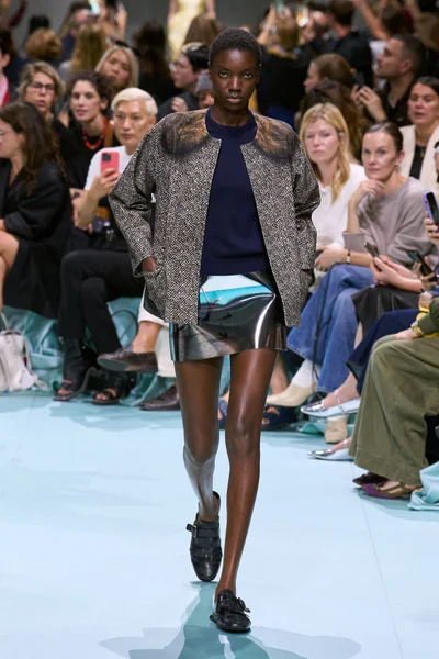 Look 3